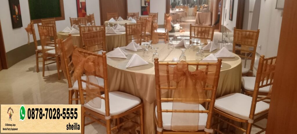 Jasa layanan sewa kursi kayu tiffany gold Bekasi
