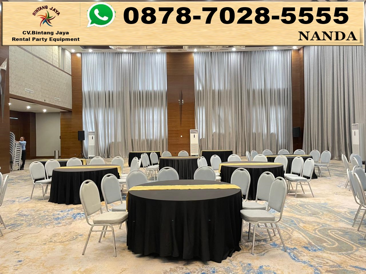 Sewa Meja Bulat Cover Putih Dan hitam Set Kursi di Jakarta