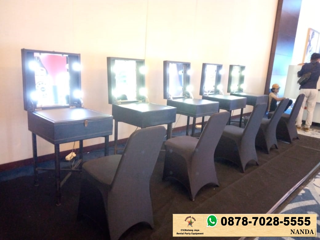 Sewa Meja Kaca Rias Putih Berlampu Di Serang