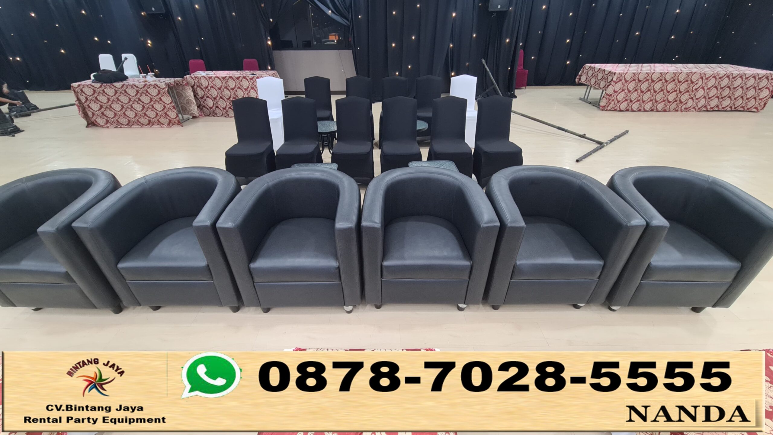 Sewa Sofa Oval Hitam Dan Kursi Futura Cover Hitam Ketat Di Jakarta