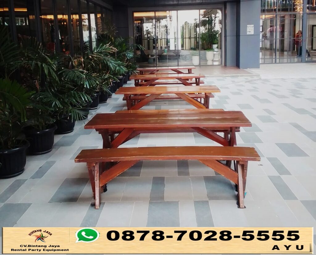 Layanan Sewa 1 Set Meja Dan Kursi Taman Kayu Di Bandung